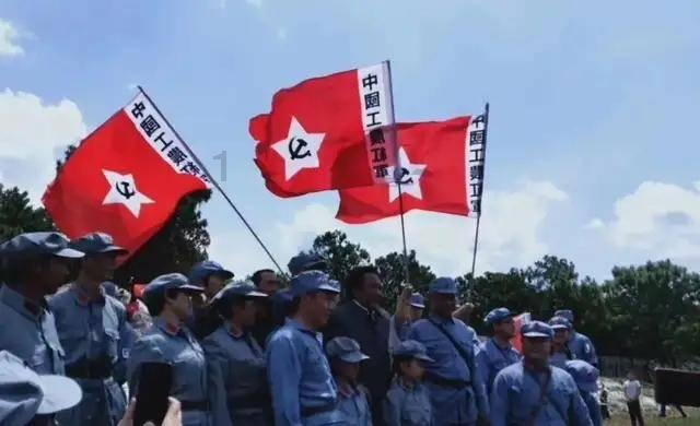 媒体人：蒋圣龙打中锋比谭龙更合适，中锋动作标准多了